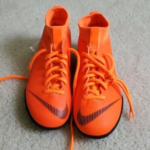 NIKE MERCURIALS ORANGE KIDS SIZE 3Y NEW NO TAGS